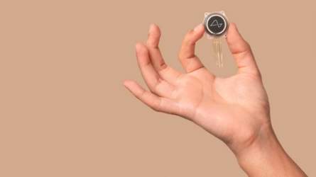 Пациент, которому имплантировали в мозг чип Neuralink, восстановил речь