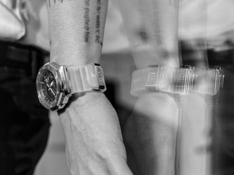 Casio выпустила лимитированные часы с металлической рамкой