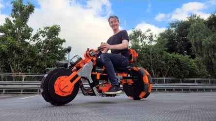 Инновационный электровелосипед с перекрестной колесной системой.