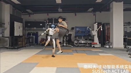 Робот Unitree G1 выдержал поединок по кикбоксингу